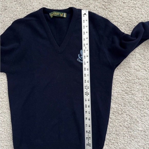 Lyle & Scott V-Neck 100% Wool Sweater from Gleneagles Golf Course in Scotland - Picture 8 of 8
